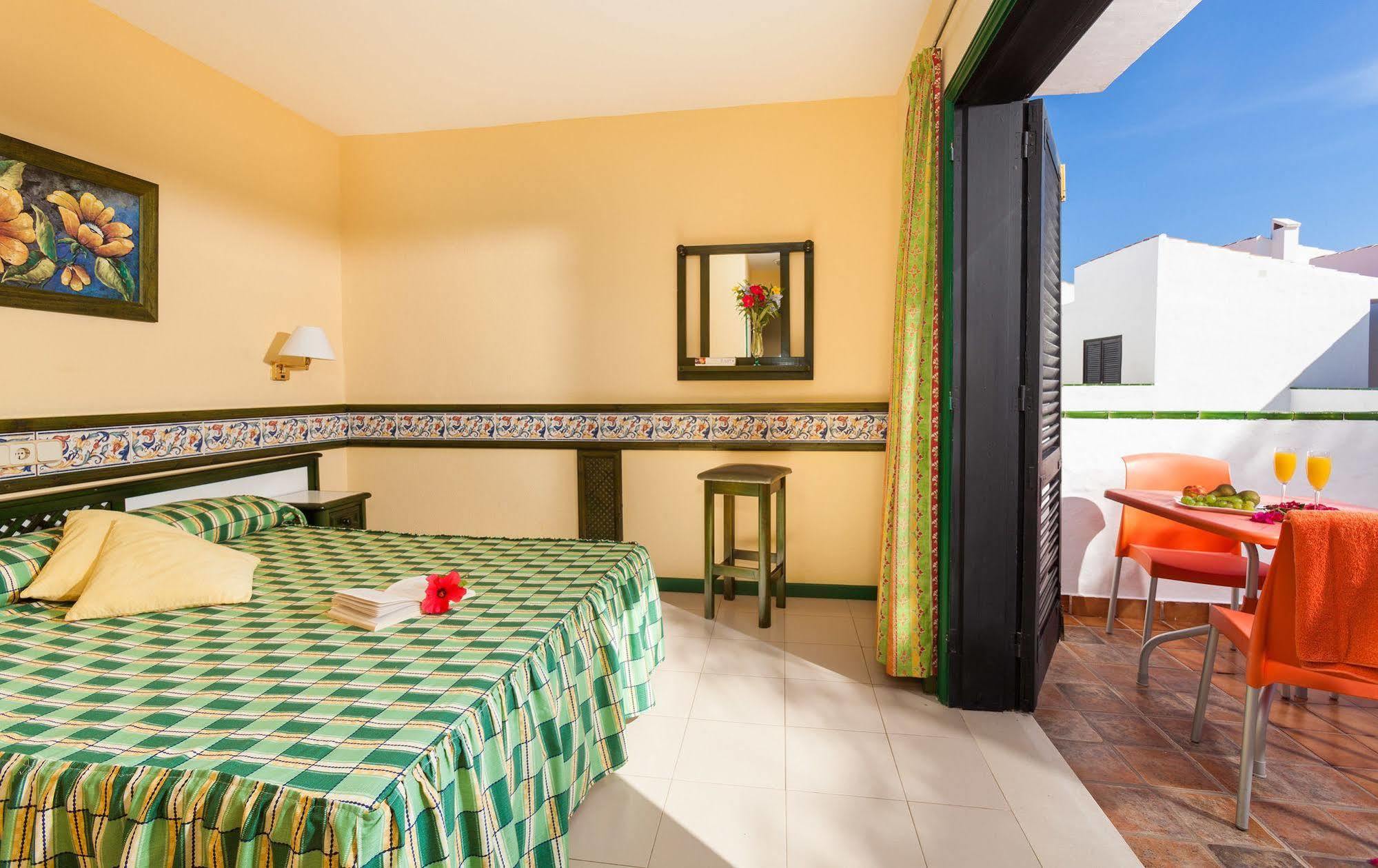 Puerto Caleta Hotel Калета де Фусте Екстериор снимка